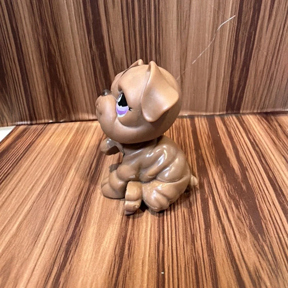 Littlest Pet Shop LPS retired Bulldog #881 brown with purple eyes‎ Hasbro